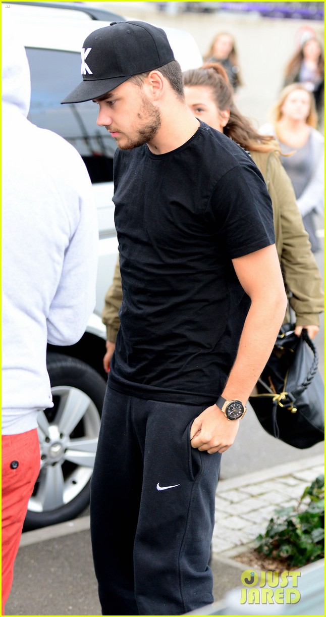 harry styles lunches in los angeles without one direction 123070610