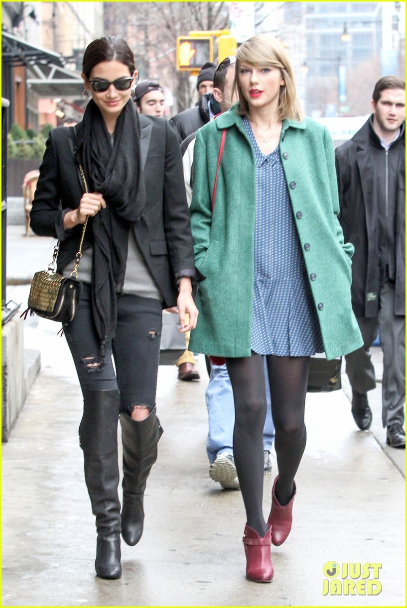 taylor swift grabs lunch with model lily aldridge 053080626