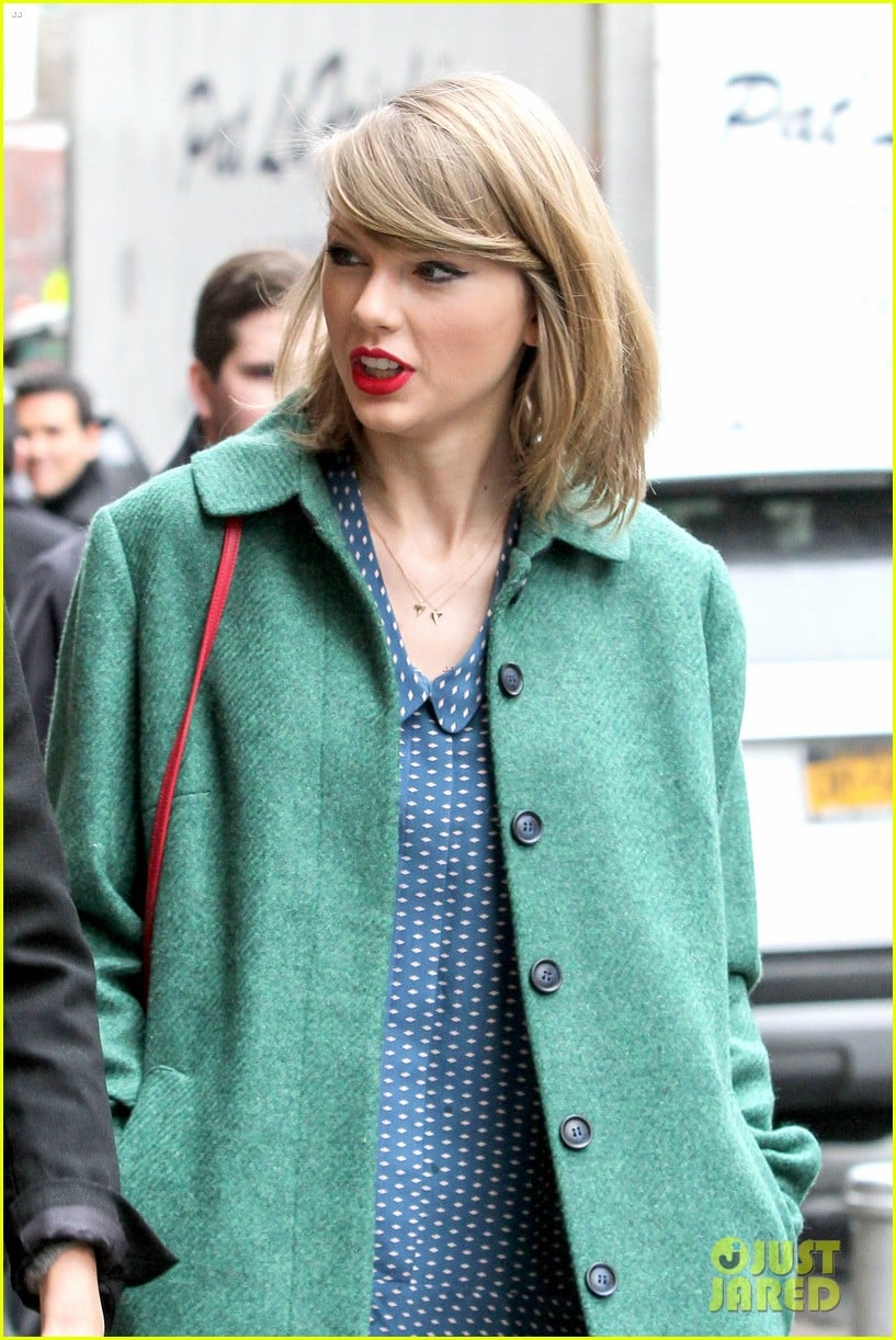 taylor swift grabs lunch with model lily aldridge 173080638