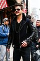 robin thicke is in good spirits without wedding ring in sight 04