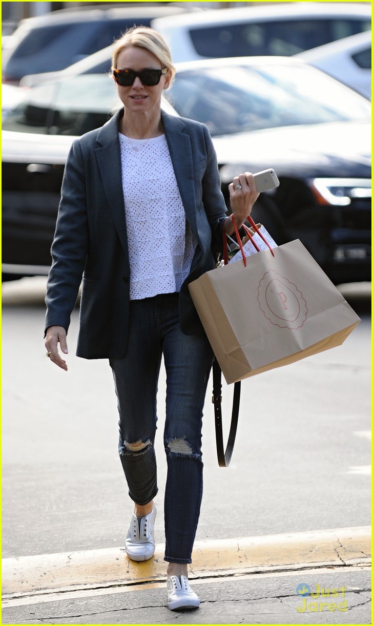naomi watts trades glam for casual after oscars063068921