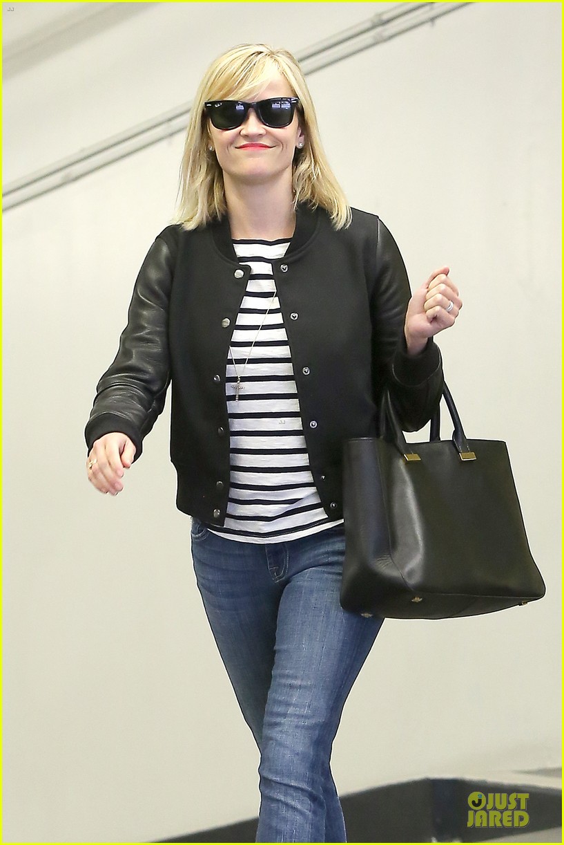 reese witherspoon bowling for 38th birthday 023078101