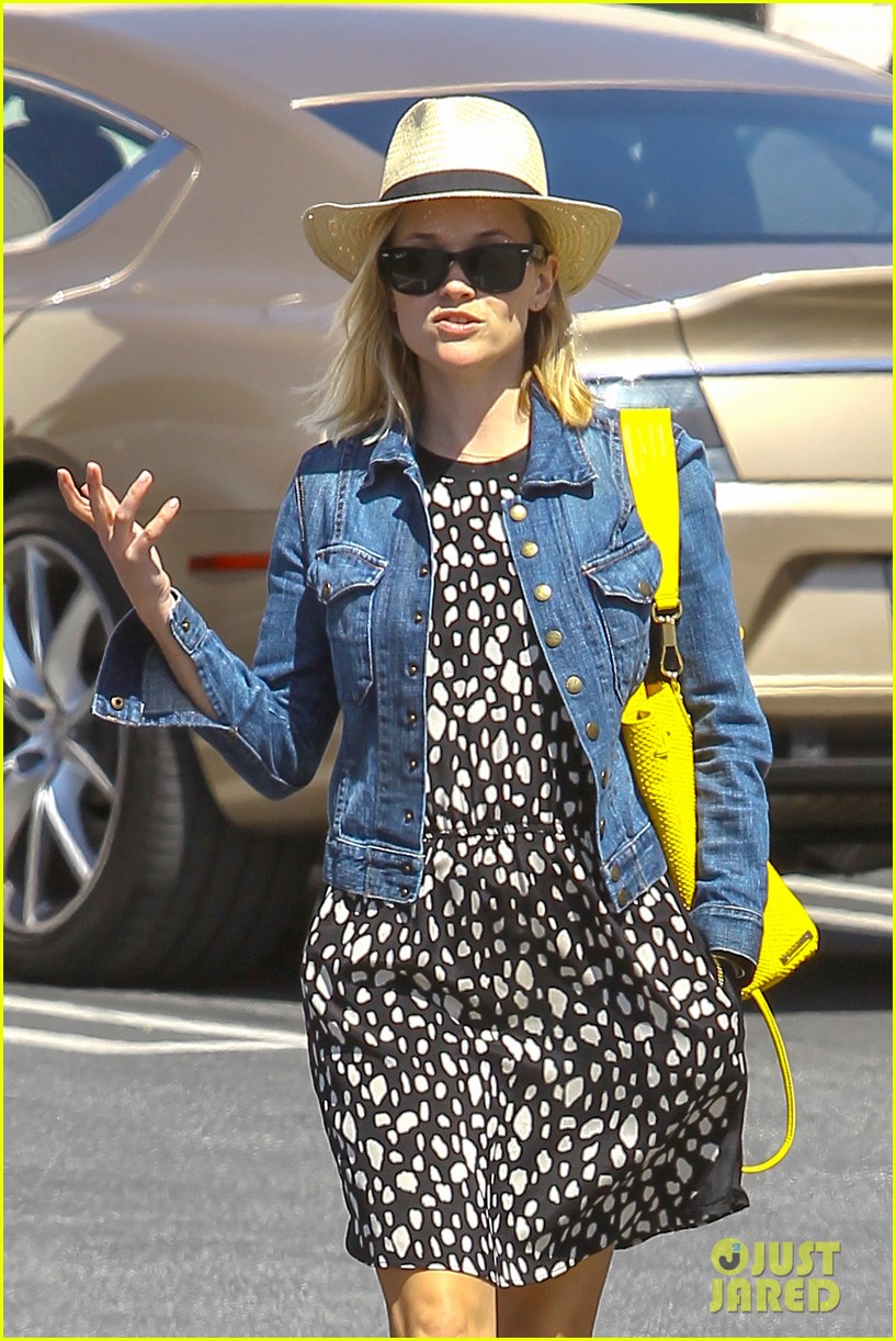 reese witherspoon starting lifestyle brand in 2015 073073922
