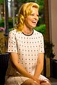 elizabeth banks attends screening for walk of shame watch the trailer now 09