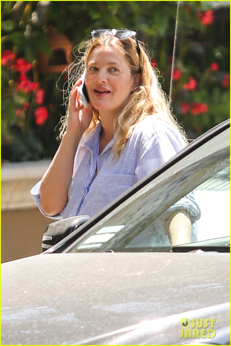 pregnant drew barrymore pop any day now 083090954
