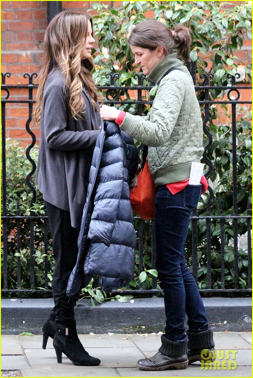 kate beckinsale gets the giggles on absolutely anything set 12