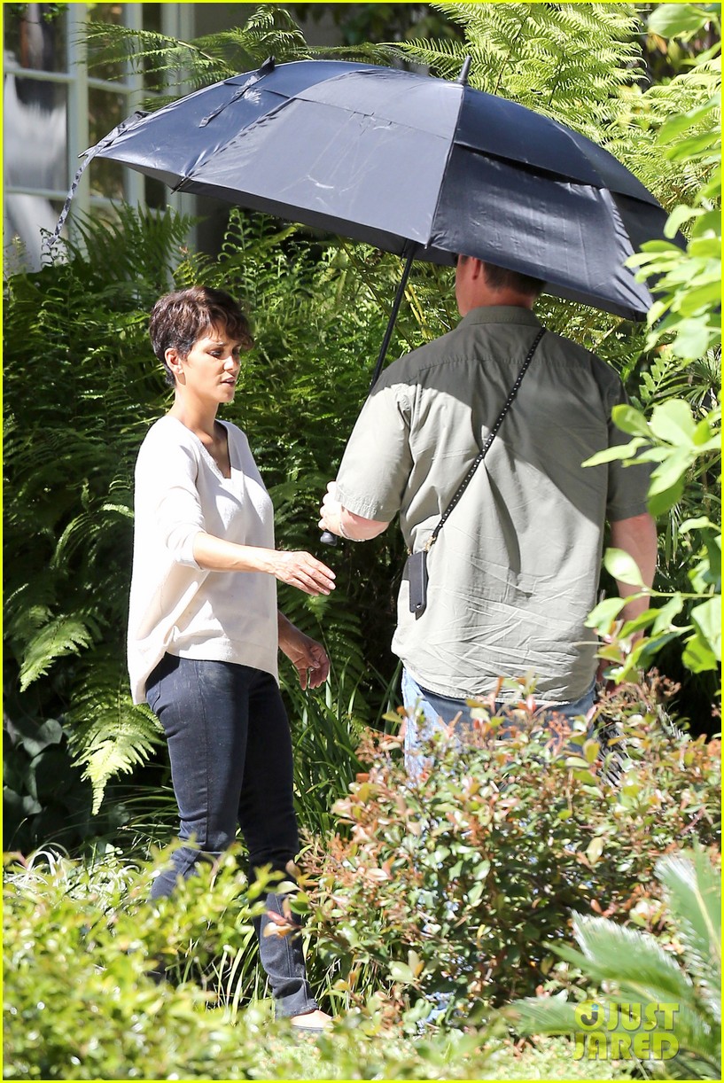 halle berry extant gains greys anatomy star 093088015