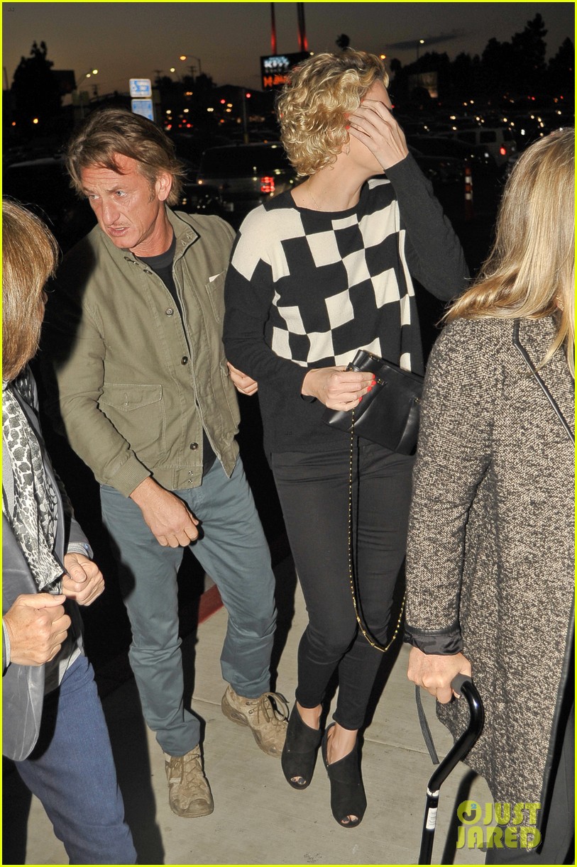 charlize theron sean penn not engaged yet 033100336
