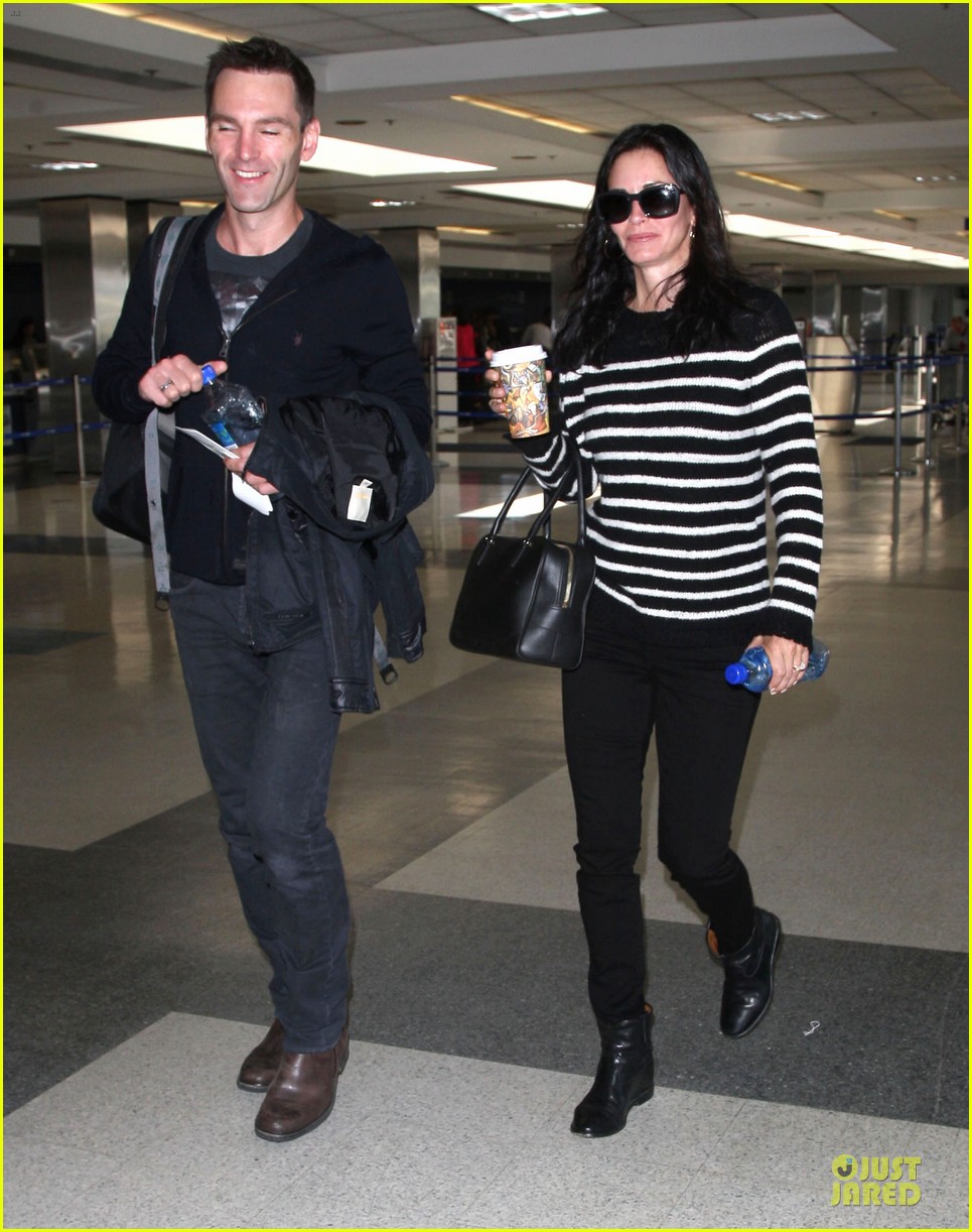 courteney cox johnny mcdaid hold hands at letterman 053096437