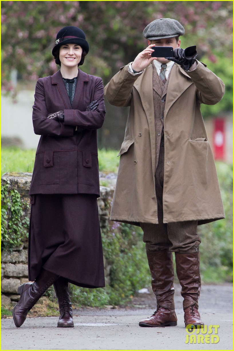 these downton abbey season five set pics are getting us really excited 013098145