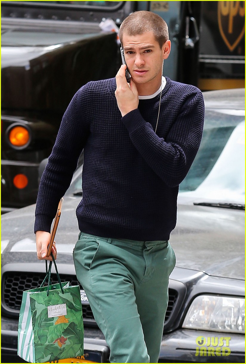 andrew garfield new buzz cut suit him well 043097973