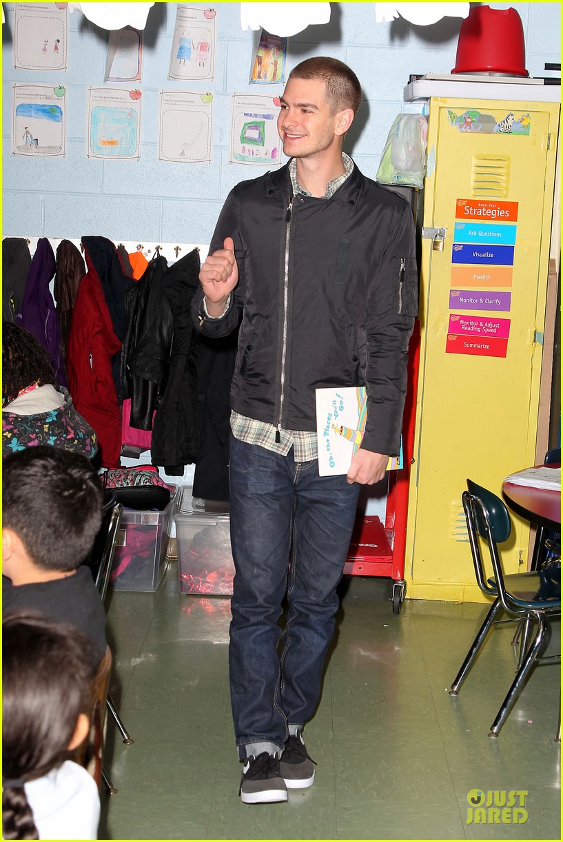andrew garfield emma stone heart of gold at volunteer day 09