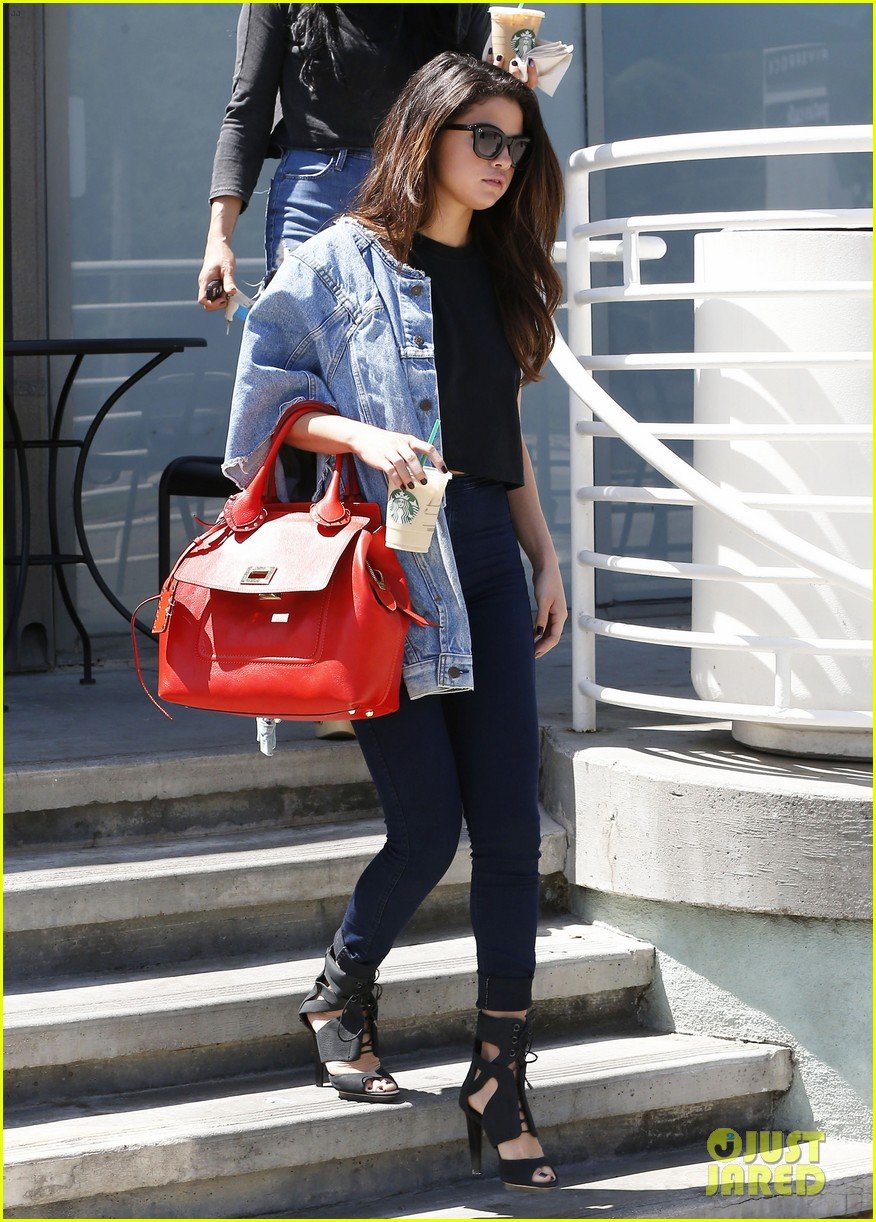 selena gomez spent easter sunday with tons of friends 05