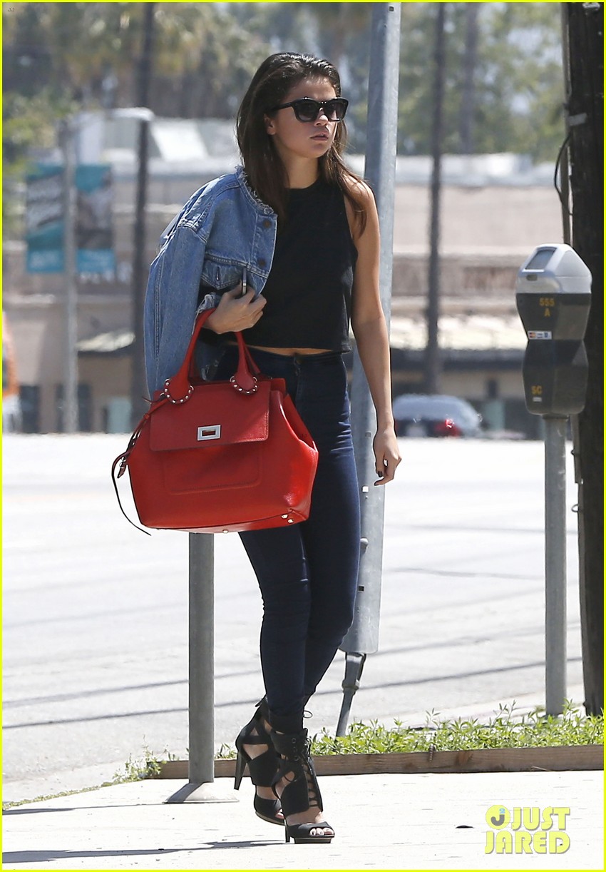 selena gomez spent easter sunday with tons of friends 063096266