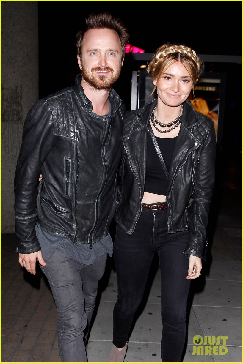 jake gyllenhaal aaron paul are easy on the eyes at arcade fire concert 06