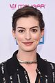 anne hathaway promotes no smoking on the red carpet 07