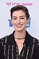 anne hathaway promotes no smoking on the red carpet 11