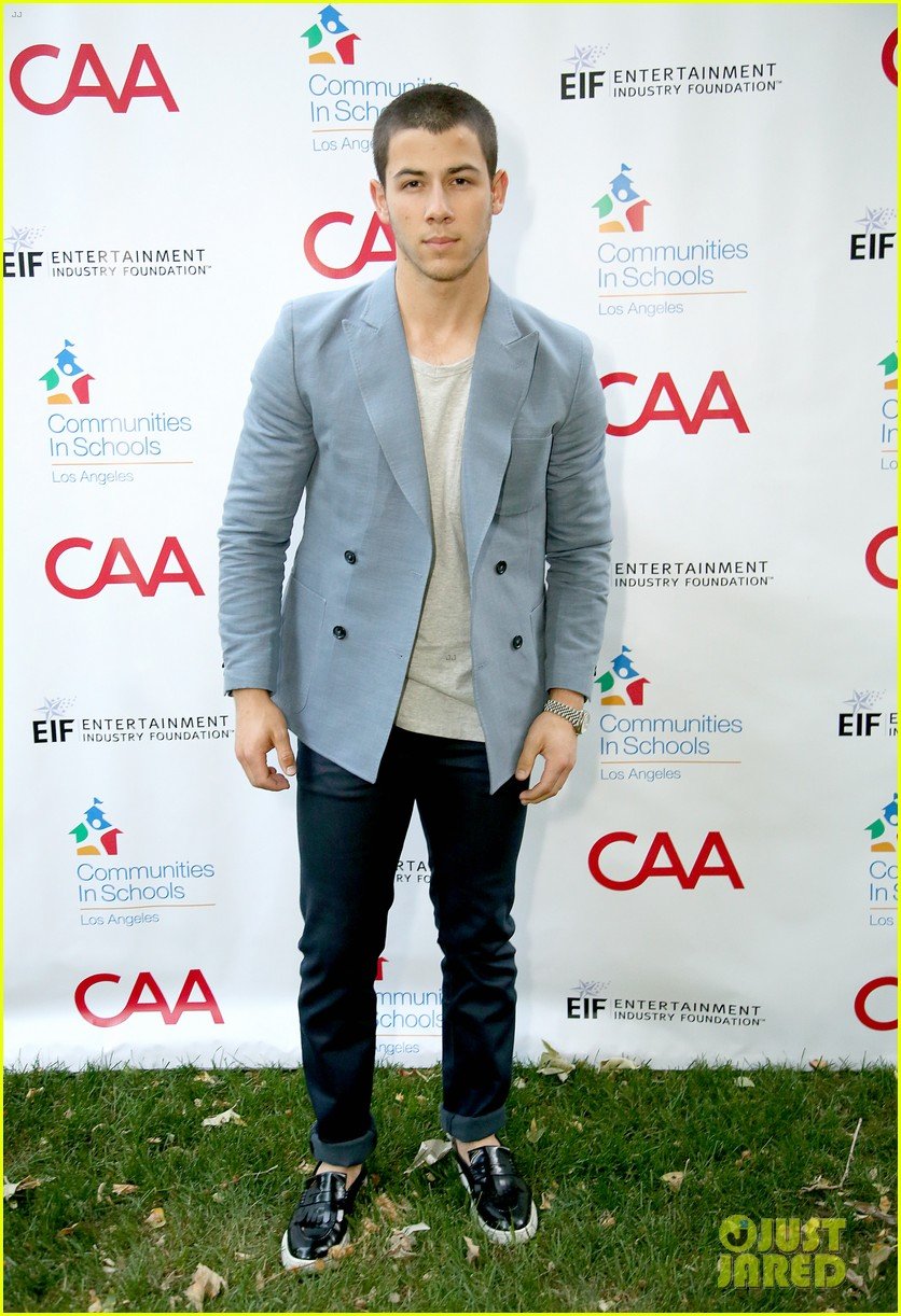nick jonas shows his support for communities in schools of los angeles 13
