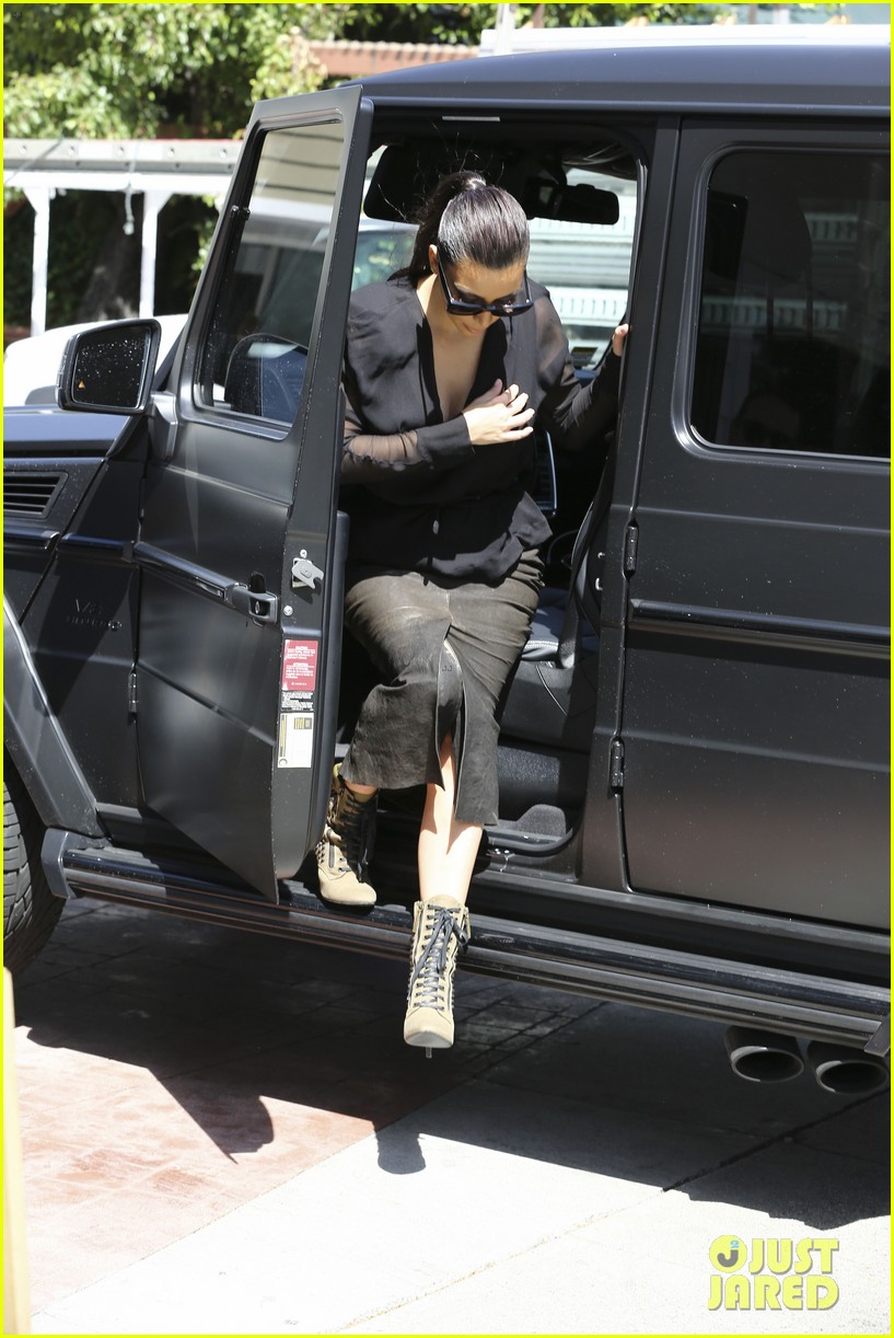 Kim Kardashian Goes Shopping For Bikinis With Mom Kris Jenner Photo 3097767 Kim Kardashian