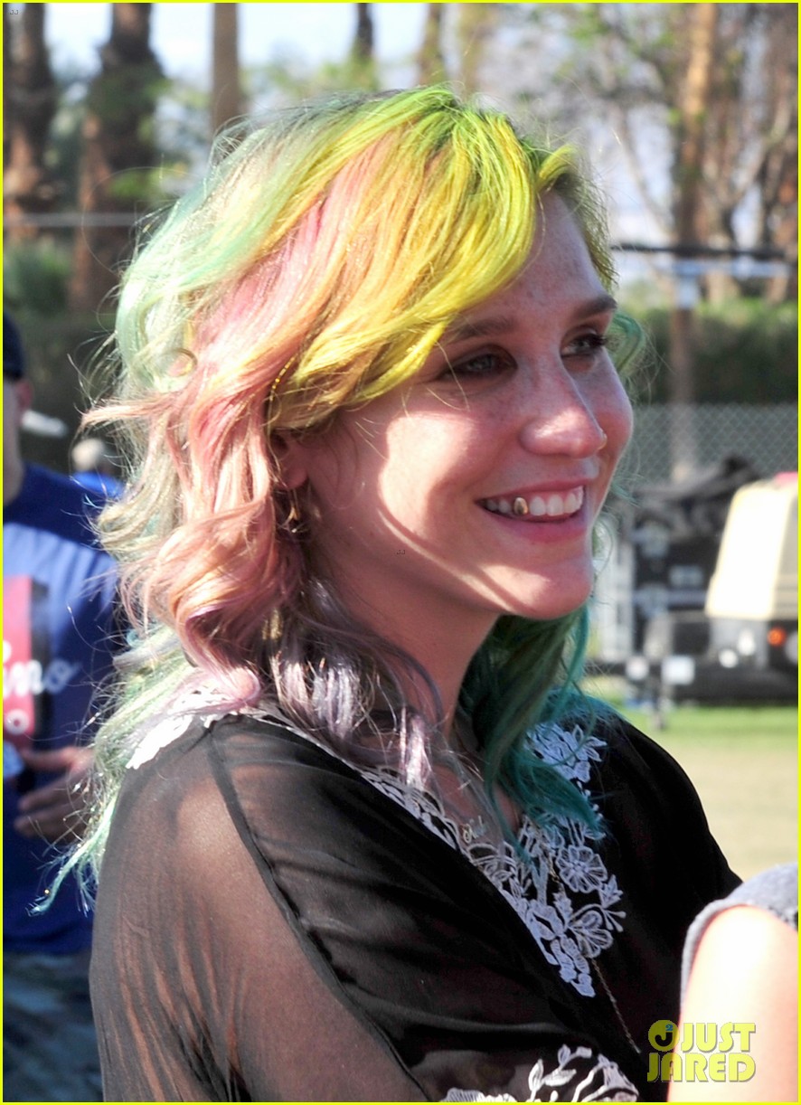 kesha celebrates her recovery with music at coachella 023090098
