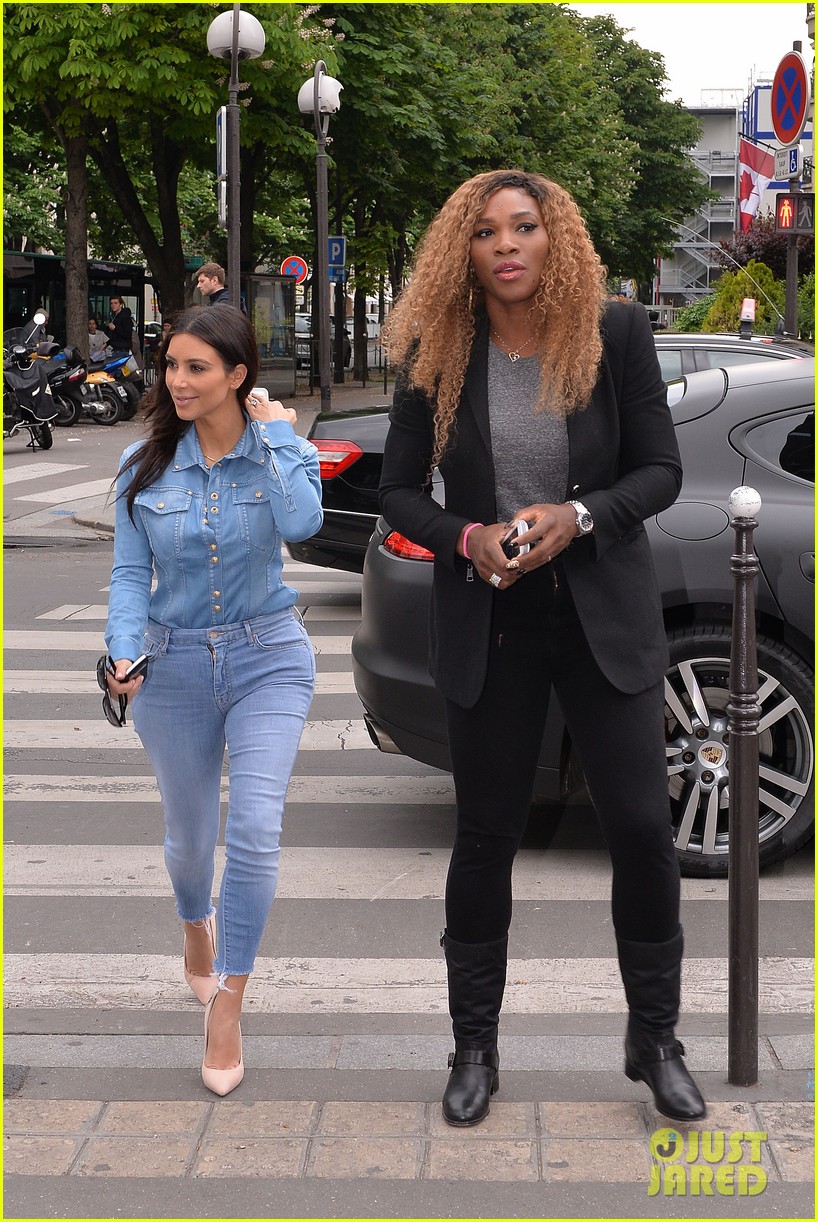 kim kardashian does double denim for lunch with serena williams 07