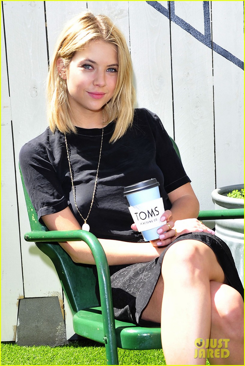 dianna agron jaime king go without shoes for toms 043101788