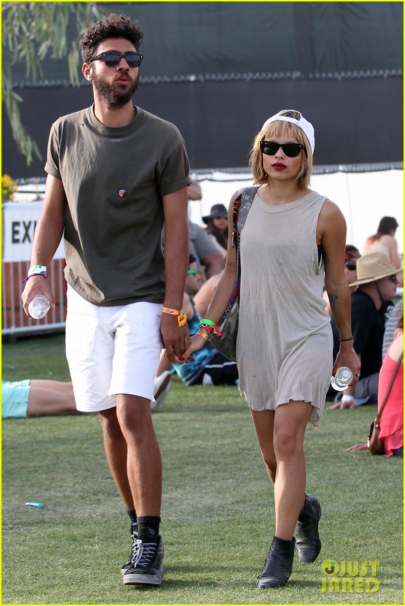 Divergent's Zoe Kravitz Holds Hands with Noah Becker at Coachella