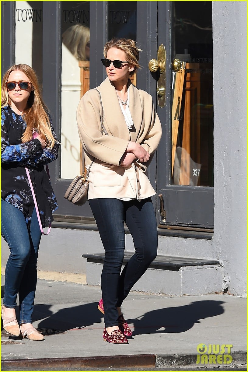 jennifer lawrence goes glam for gma spends easter in nyc 053096127