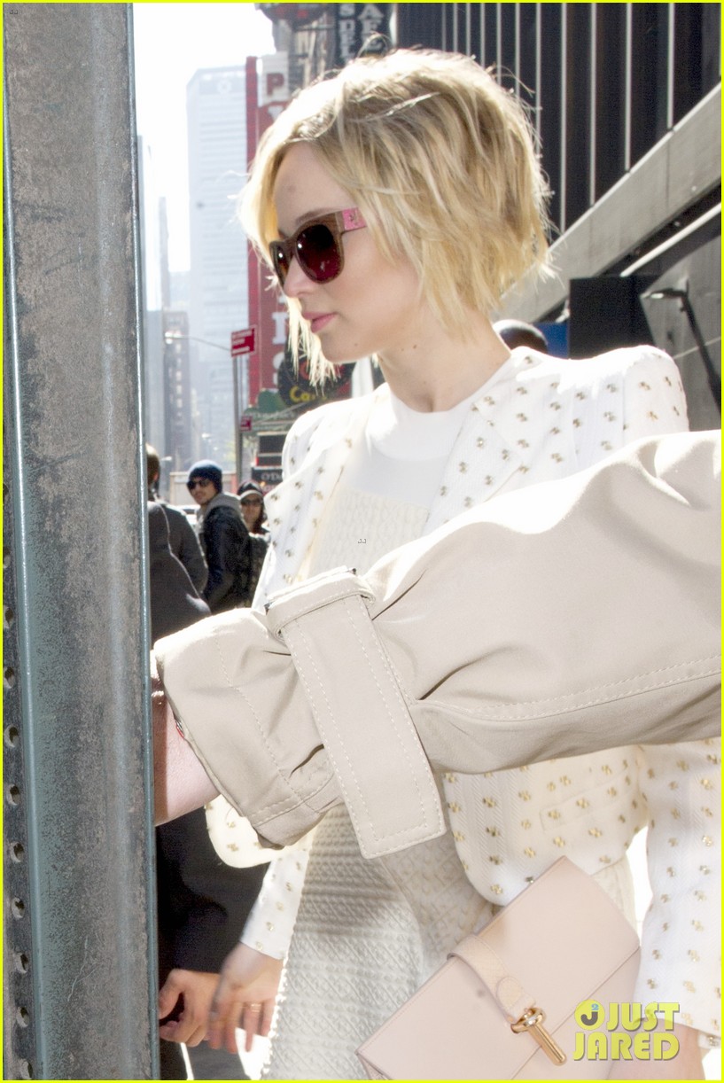 jennifer lawrence goes glam for gma spends easter in nyc 073096129