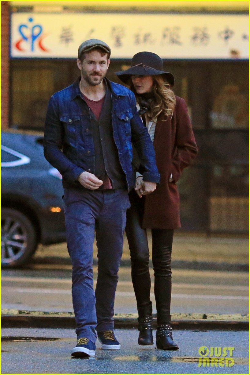 blake lively ryan reynolds hold hands most adorable couple 093086049