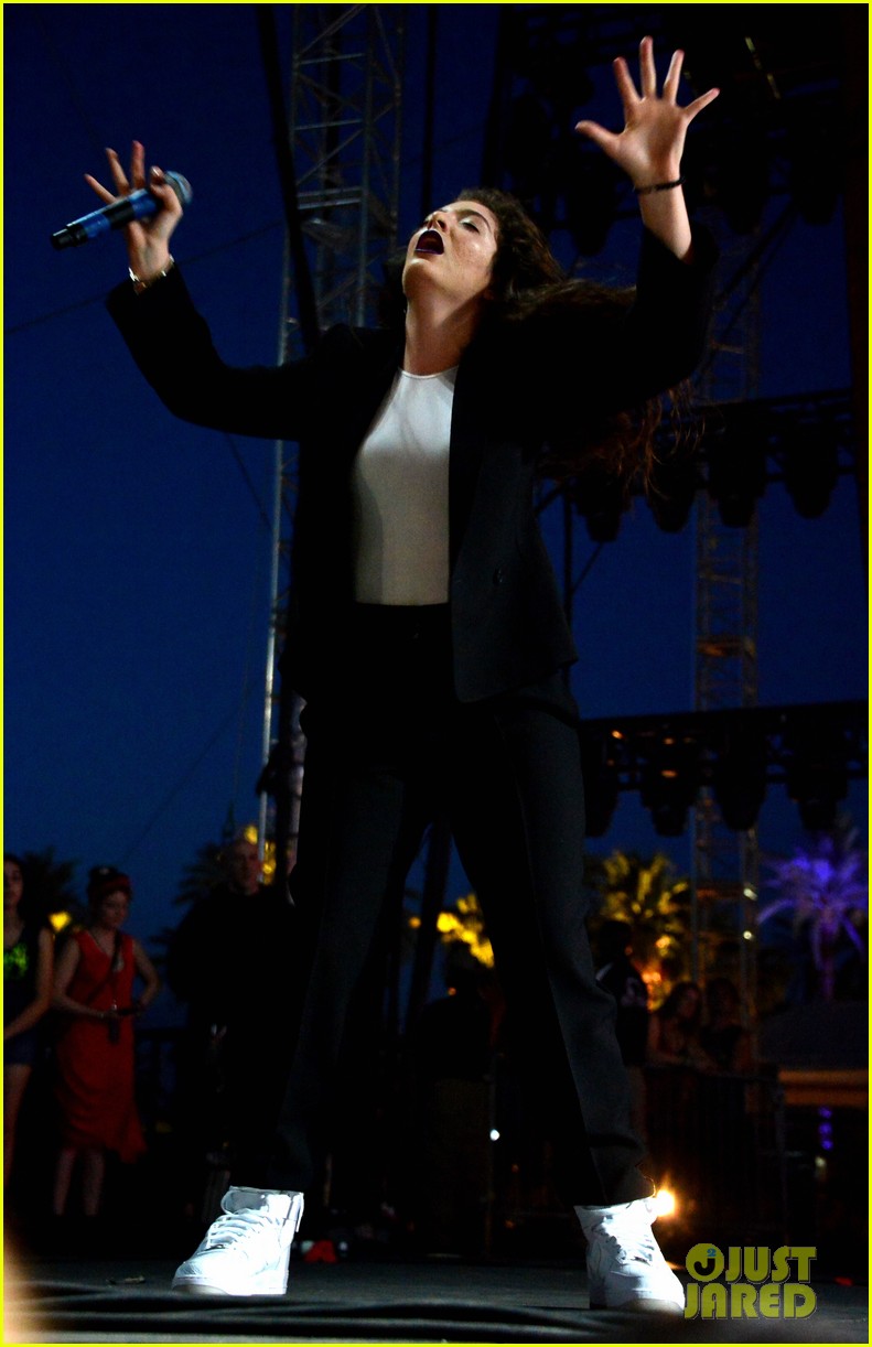 lorde means business second coachella performance 023095753