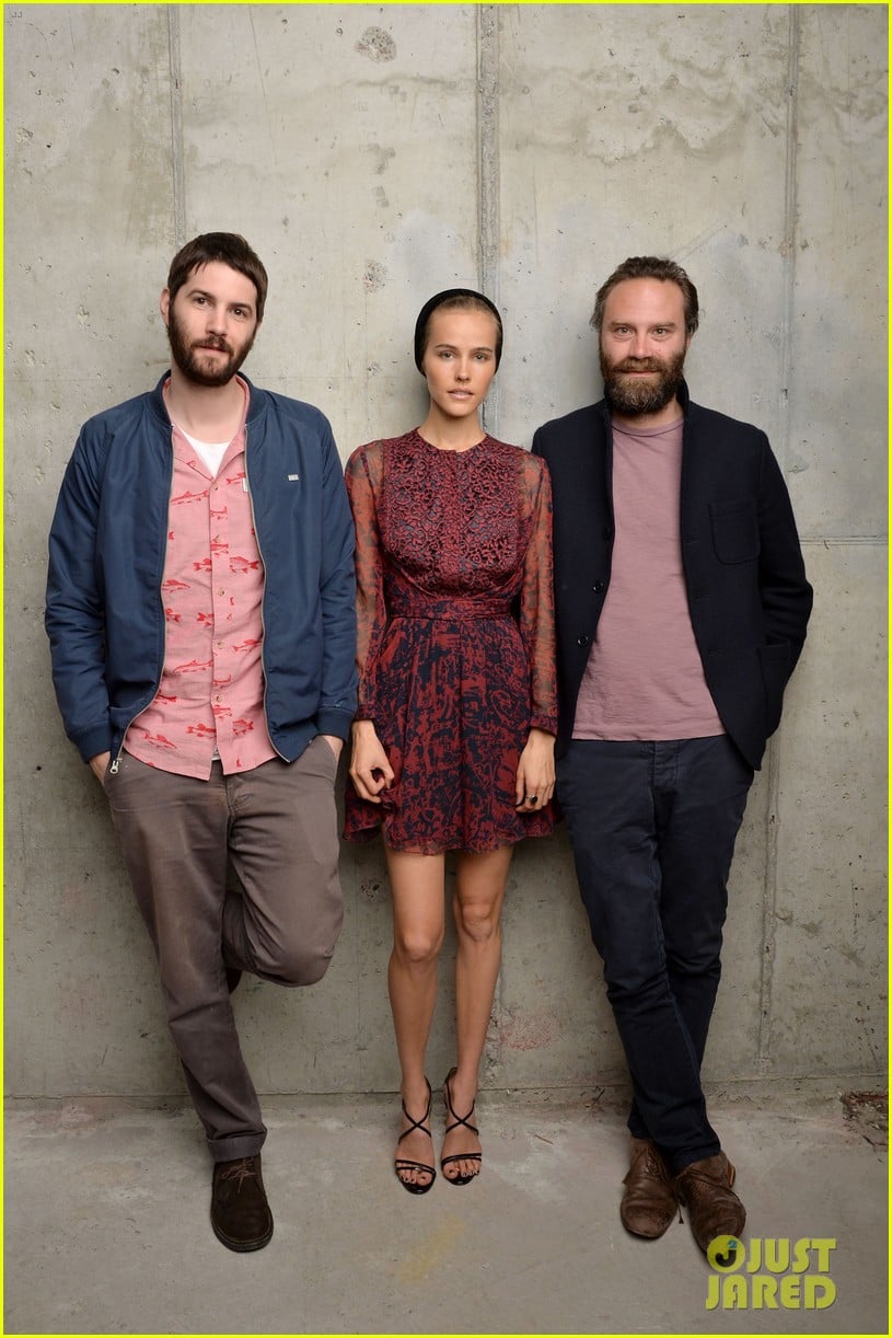 isabel lucas is picture perfect with jim sturgess at tribeca film fest 063098102