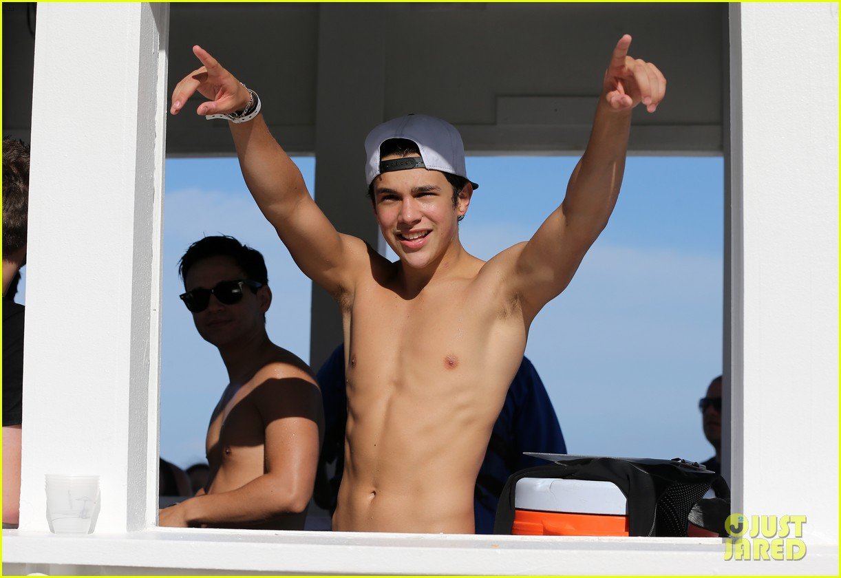 nudiworld Austin Mahone Continues Birthday Weekend with Shirtless Beach Day!: Photo  3085291 | Austin Mahone, Shirtless Photos | Just Jared: Entertainment News