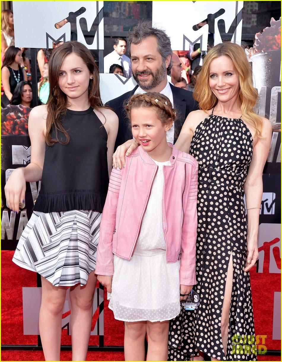 leslie mann brings the whole family to the mtv movie awards 2014 023091109