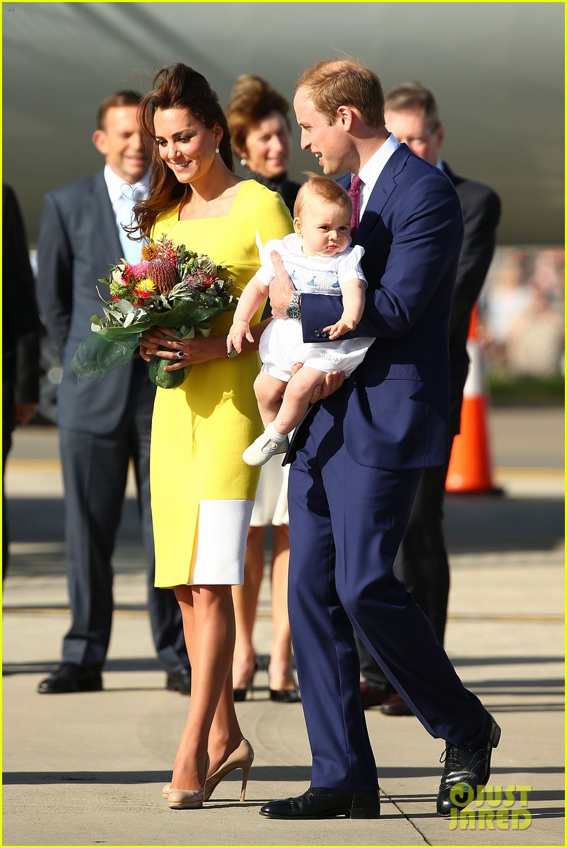 kate middleton changes into yellow dress to arrive in australia 14