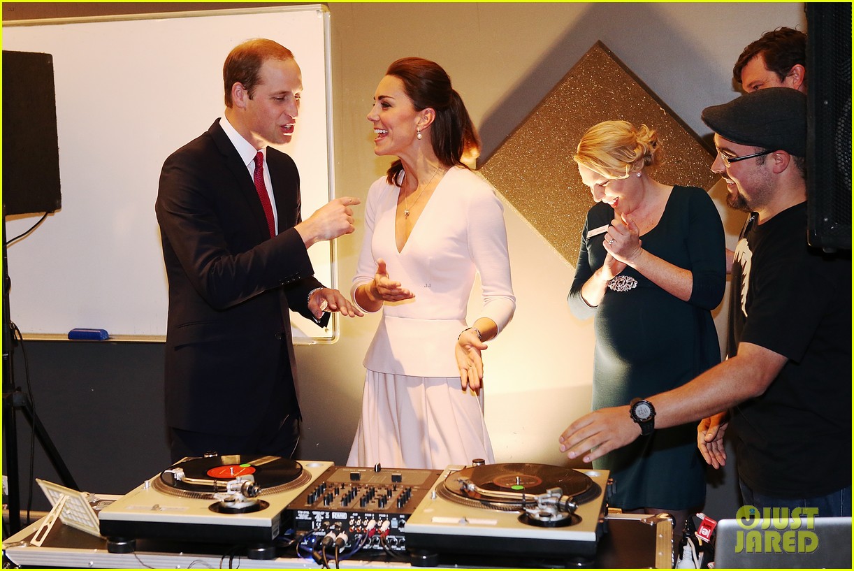 kate middleton prince william hit the dj booth 04