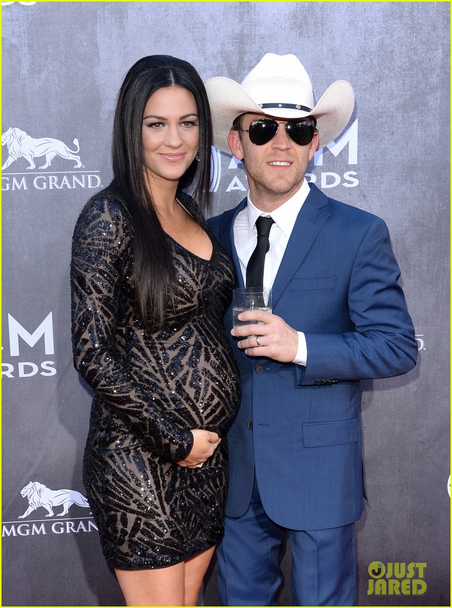 Justin Moore Wins New Artist of the Year at ACM Awards 2014! Photo