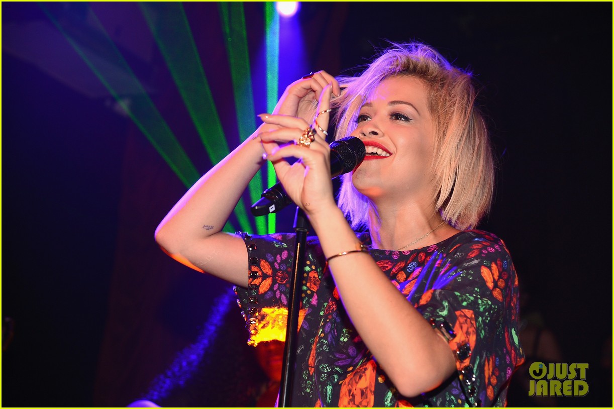 rita ora reportedly signs new deal with roberto cavalli 073102601
