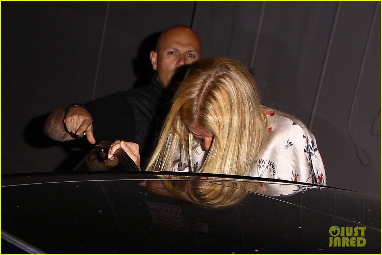 gwyneth paltrow meets up with gwen stefani nicole richie at crossroads for dinner 16