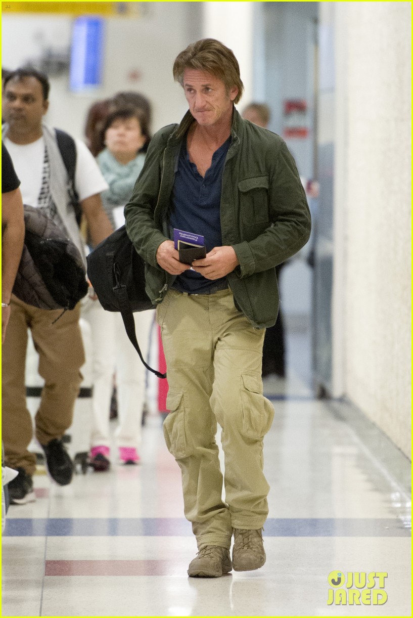 sean penn takes flight after exciting new movie news 033091766