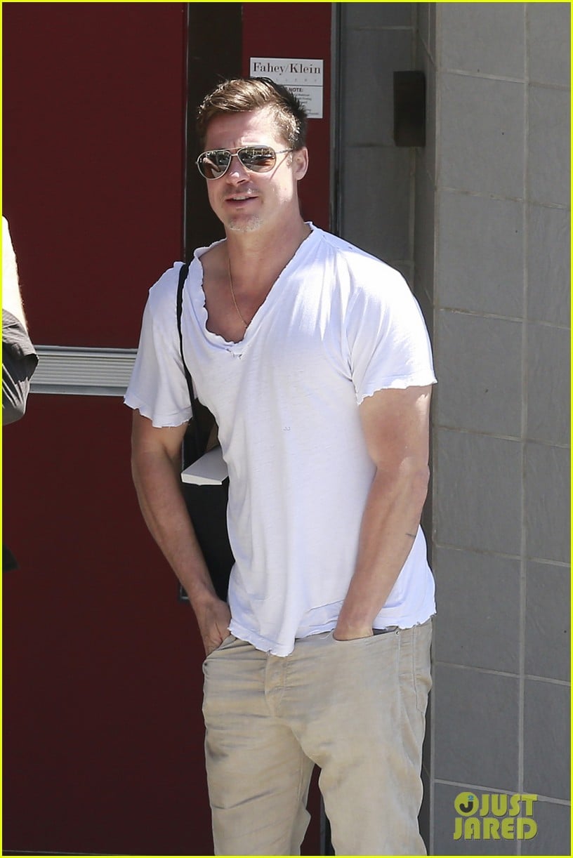 brad pitt looking super handsome is quite the friday treat 033089170