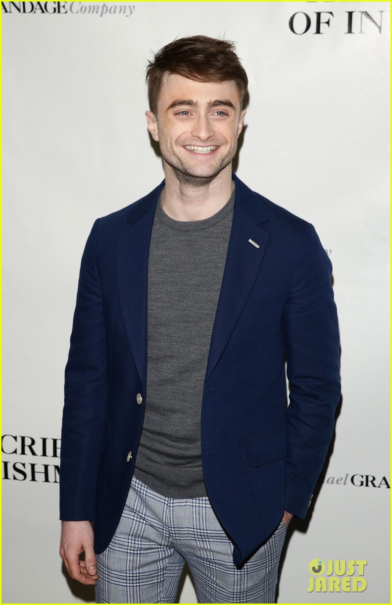 daniel radcliffe receives rave reviews in cripple of inishmaan 073095925