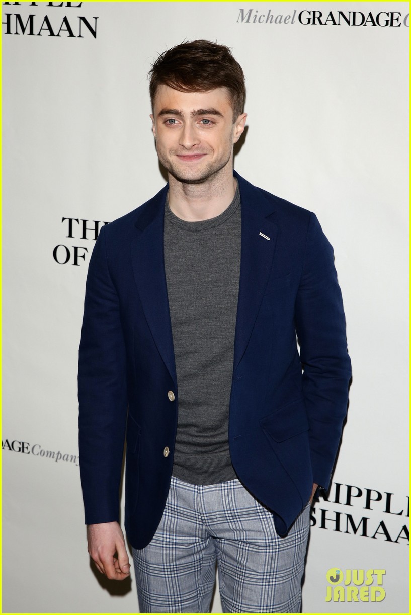 daniel radcliffe receives rave reviews in cripple of inishmaan 083095926