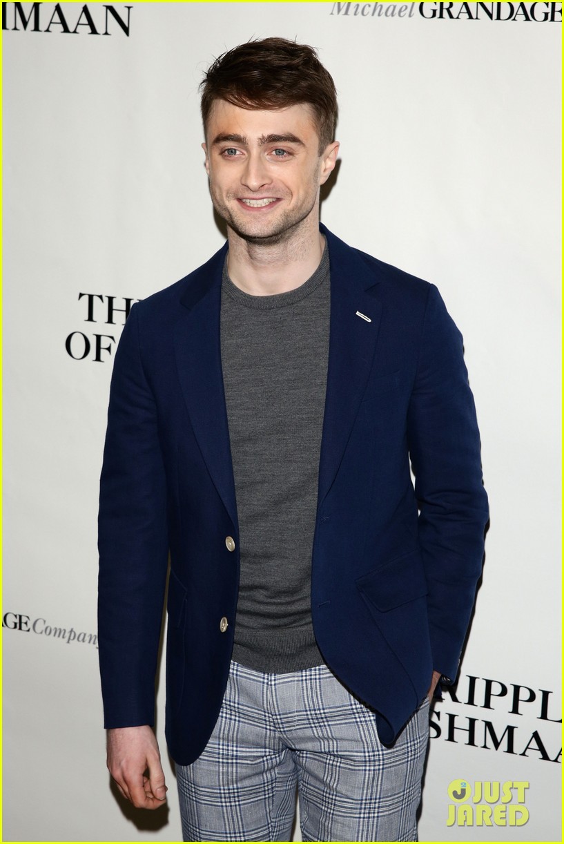 daniel radcliffe receives rave reviews in cripple of inishmaan 093095927
