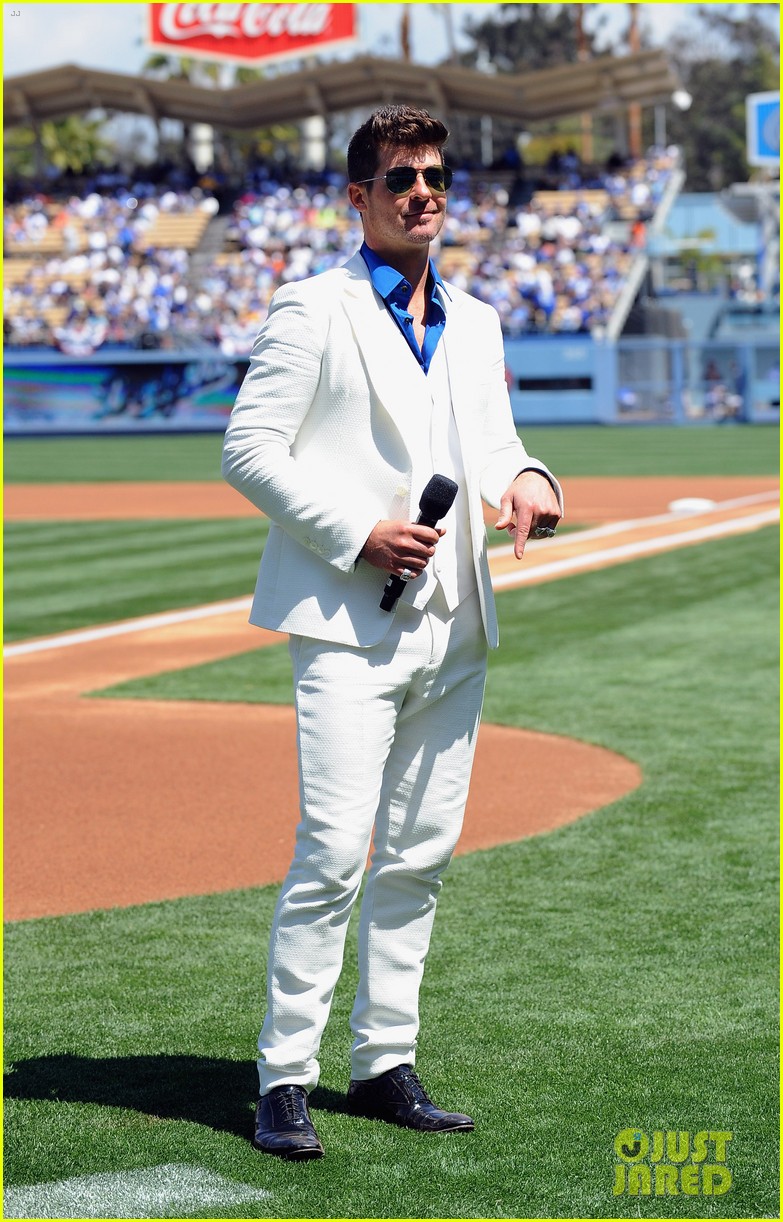 robin thicke dodgers concert 043085491