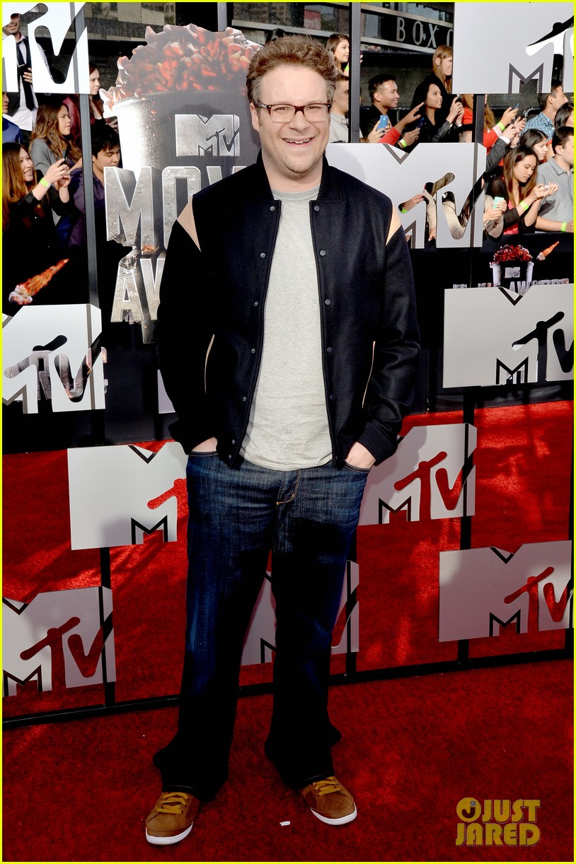 dave franco seth rogen are two neighbors on red carpet at mtv music awards 2014 013091211