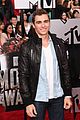 dave franco seth rogen are two neighbors on red carpet at mtv music awards 2014 02