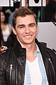 dave franco seth rogen are two neighbors on red carpet at mtv music awards 2014 03