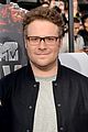 dave franco seth rogen are two neighbors on red carpet at mtv music awards 2014 04