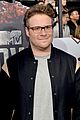 dave franco seth rogen are two neighbors on red carpet at mtv music awards 2014 06